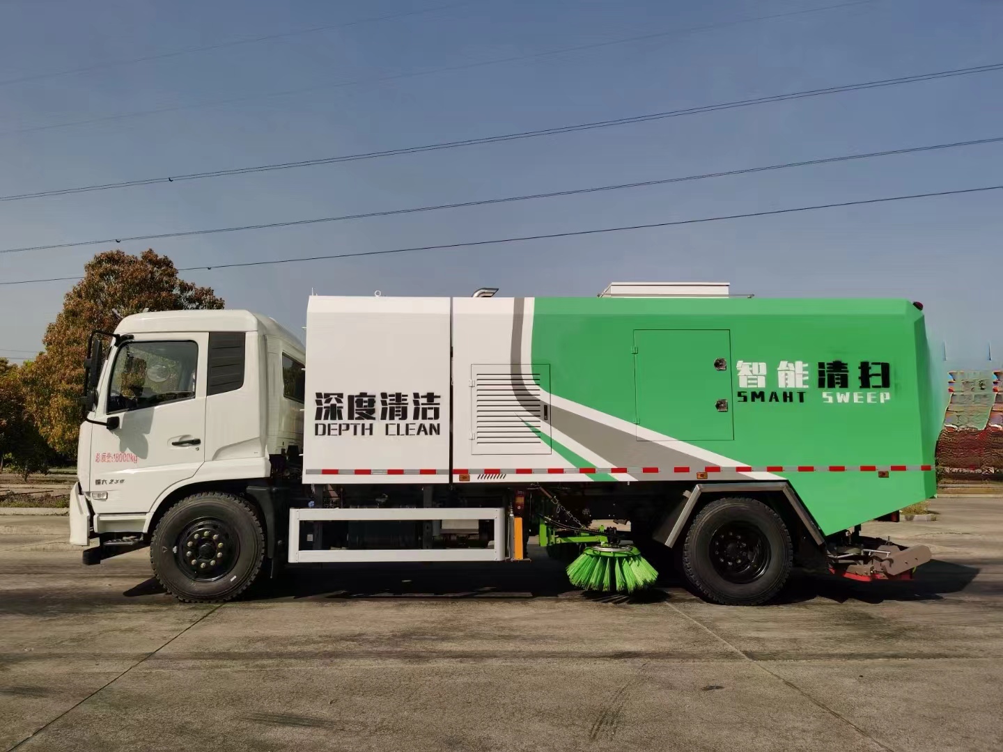 8T10T12T Vacuum Road Sweeper With Water tank Suitable for Urban Street and Airport Runway Cleaning Trucks