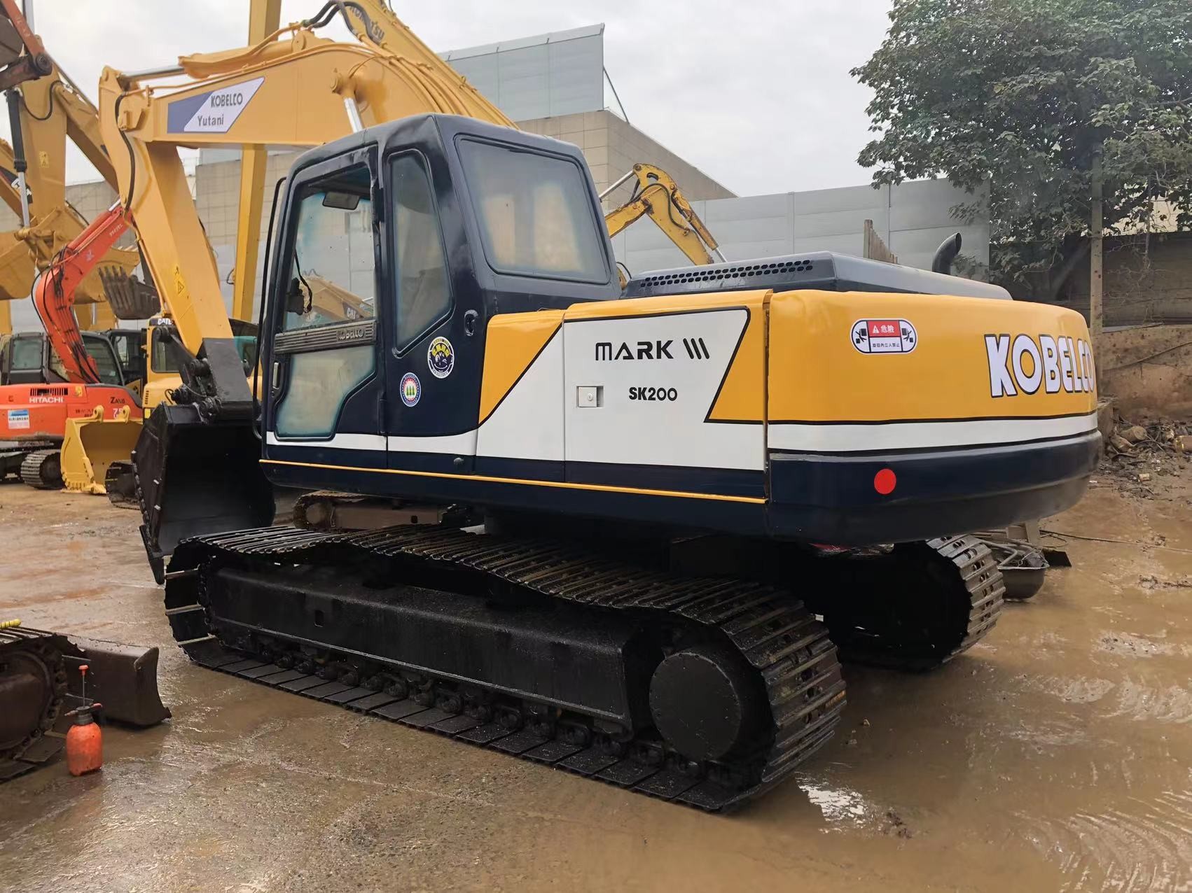 Crawler Type Used Kobelco Excavator SK200-3 SK200-4 SK200