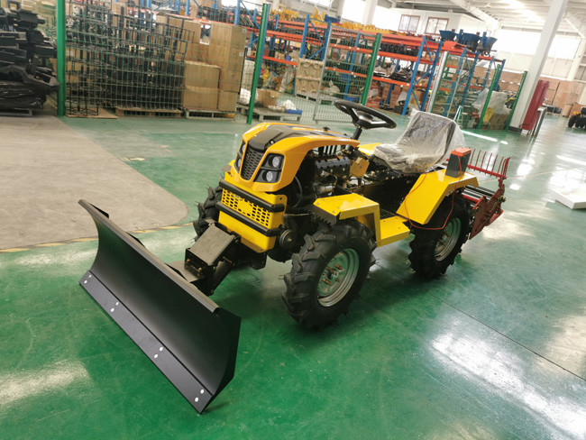 Diesel Multi Purpose Small Tractor 4WD Tractor With Soil Leveler CE Certification