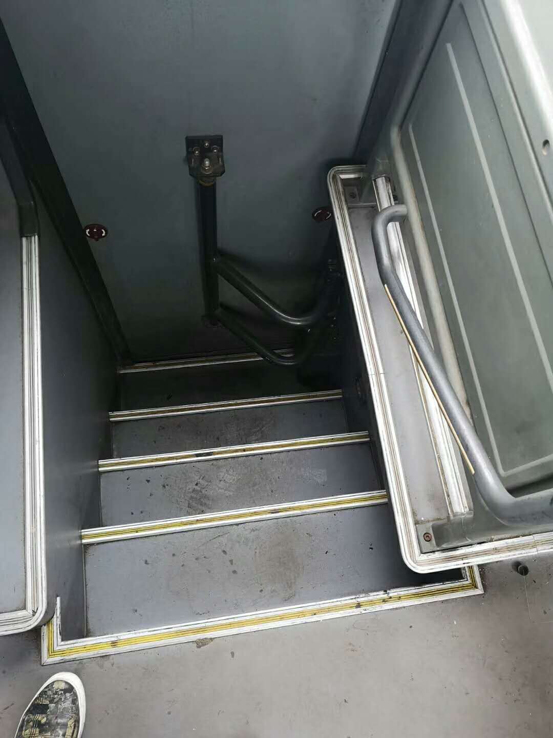 2013 Year 50 Seat Used Coach Bus Youngman Brand Double Auto Door With Great Airbag