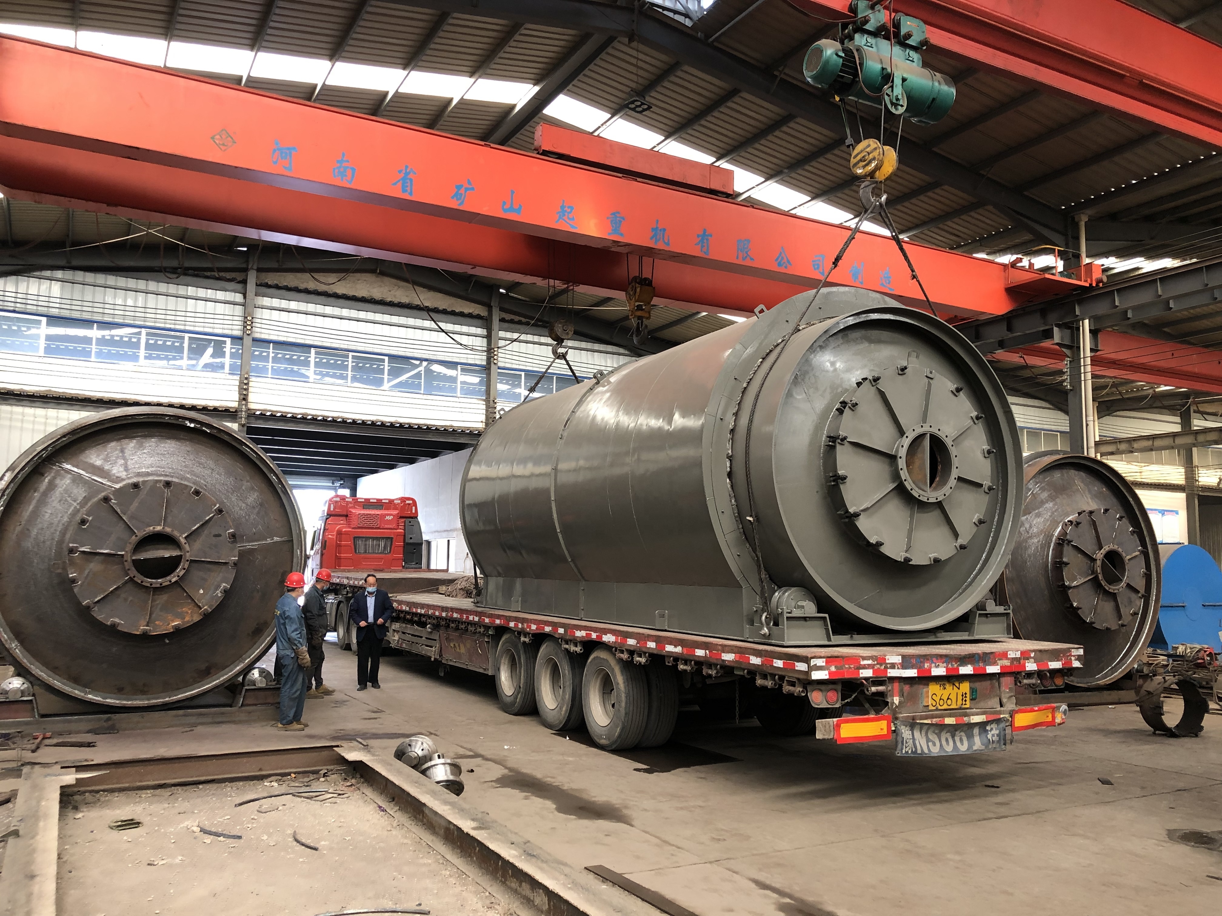 Natural Gas Fuel Recycling Waste Tyre into Fuel Oil Pyrolysis Plant 2.6m*6.6m*18mm