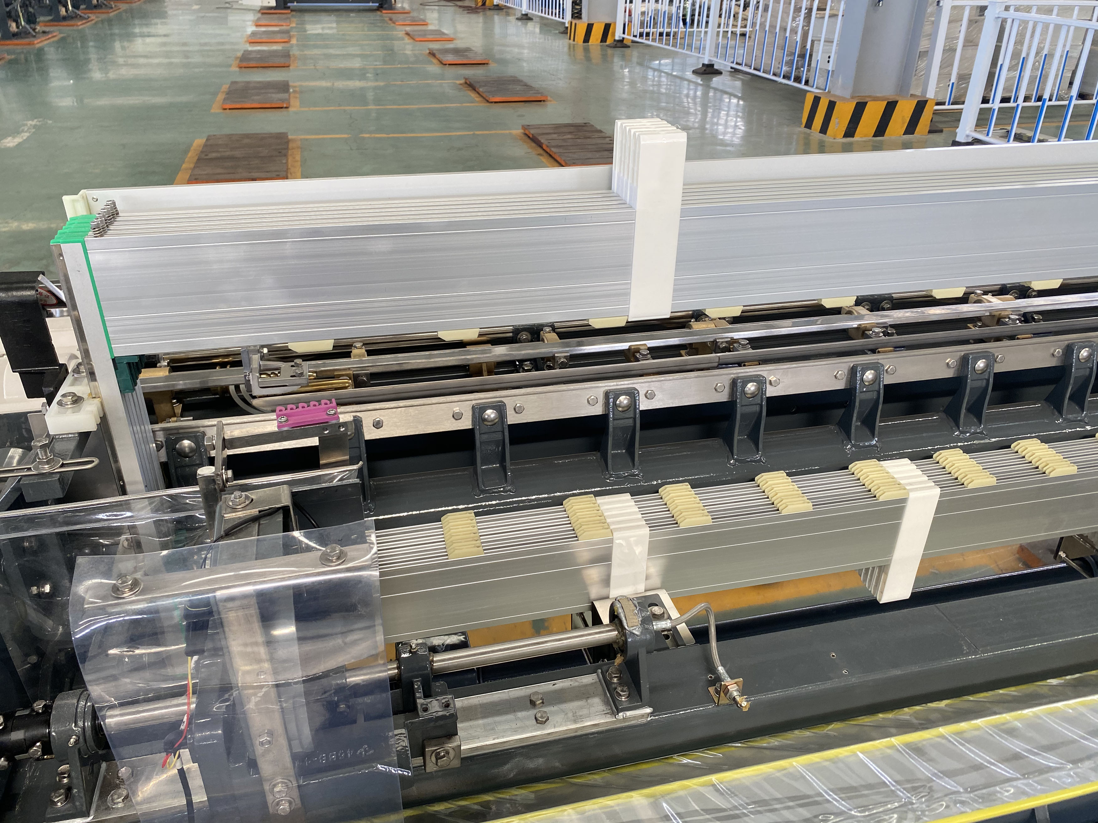 Cam Shedding Electronic Air Jet Weaving Machine 1000 RPM 360cm