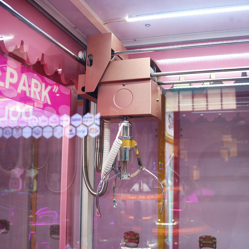 Cute Toy Kids Candy Claw Machine Coin Operated Ready 110 Watt Power