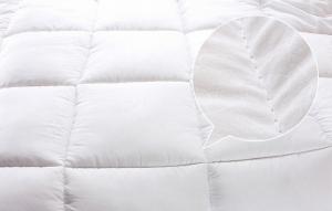 China 15% White Goose Down 85% Goose Feather Cotton Quilt / Warm Duvet for Hotel or Home wholesale