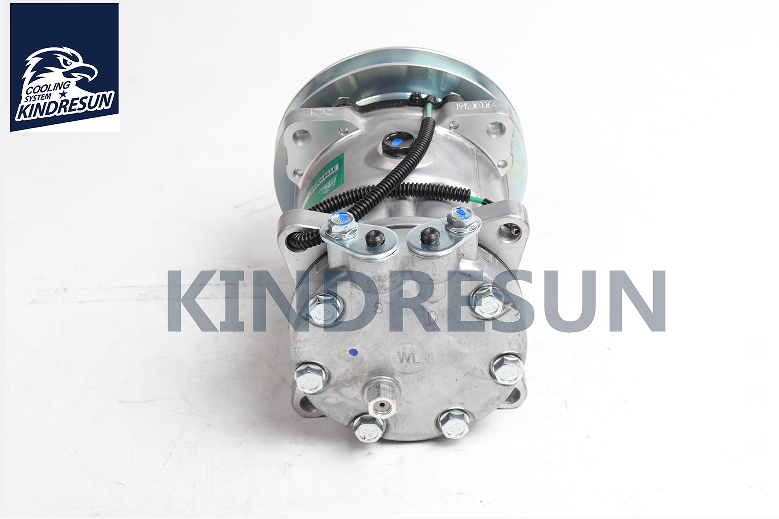KOMATSU 7H15 Excavator Compressor For Air Conditioner 23B-07-61112