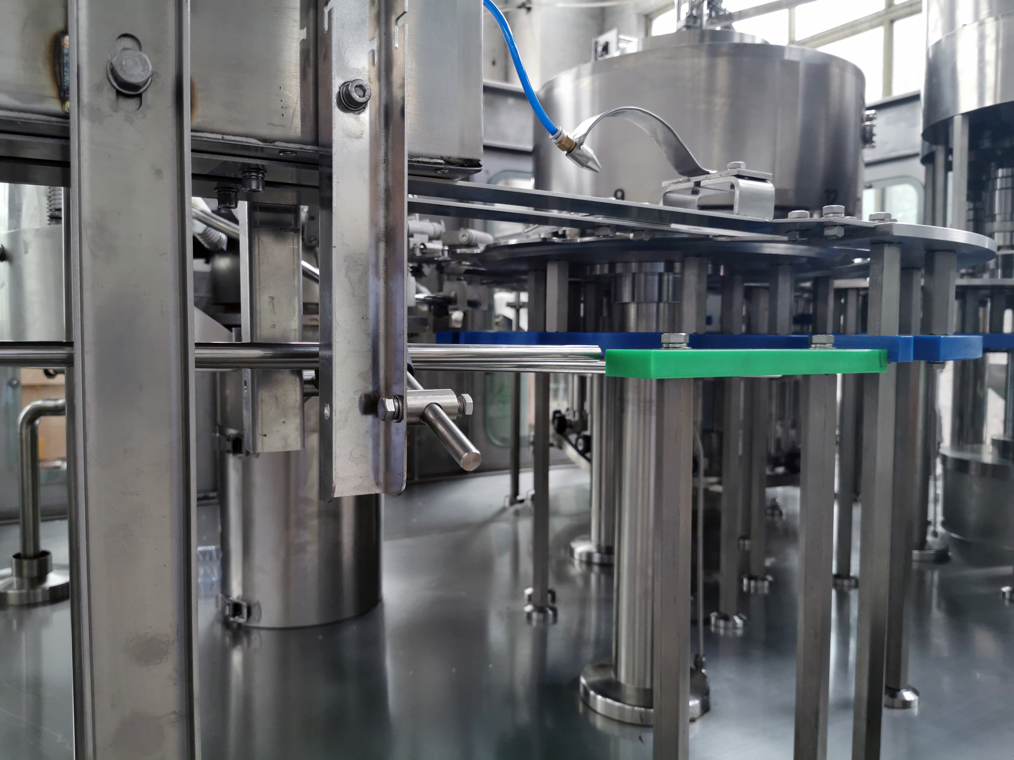 ISO9001 110mm Industrial 6000BPH Mineral Water Manufacturing Plant