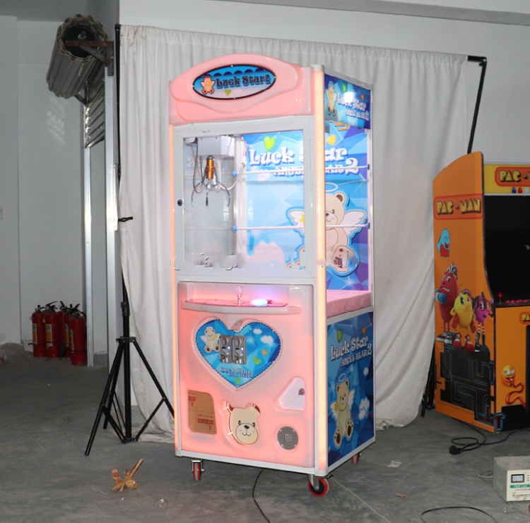 Shopping Mall Crane Claw Machine with Metal acrylic plastic Material and Coin Operation