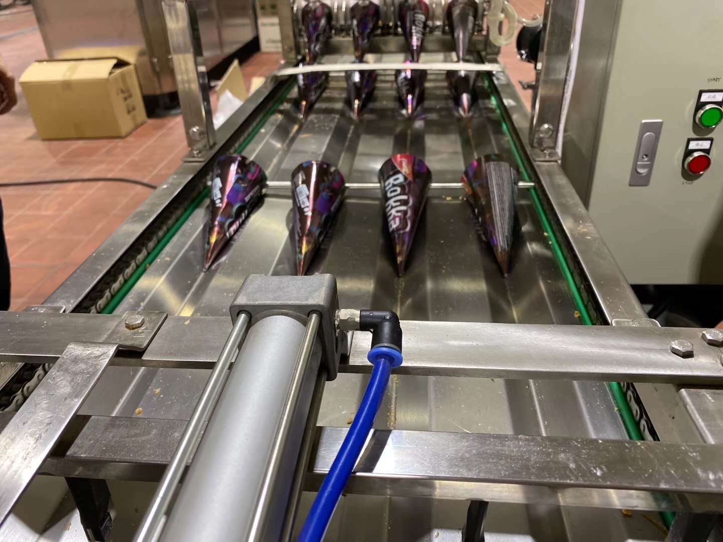 Multidimensional Waffle Ice Cream Cone Biscuit Making Machine / Rolled Sugar Cone Product Line