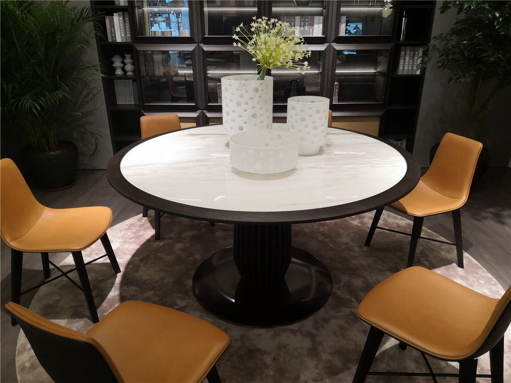Oak wood frame structure in PU painting with Leather upholstered cushion Dining chairs made from China furniture factory