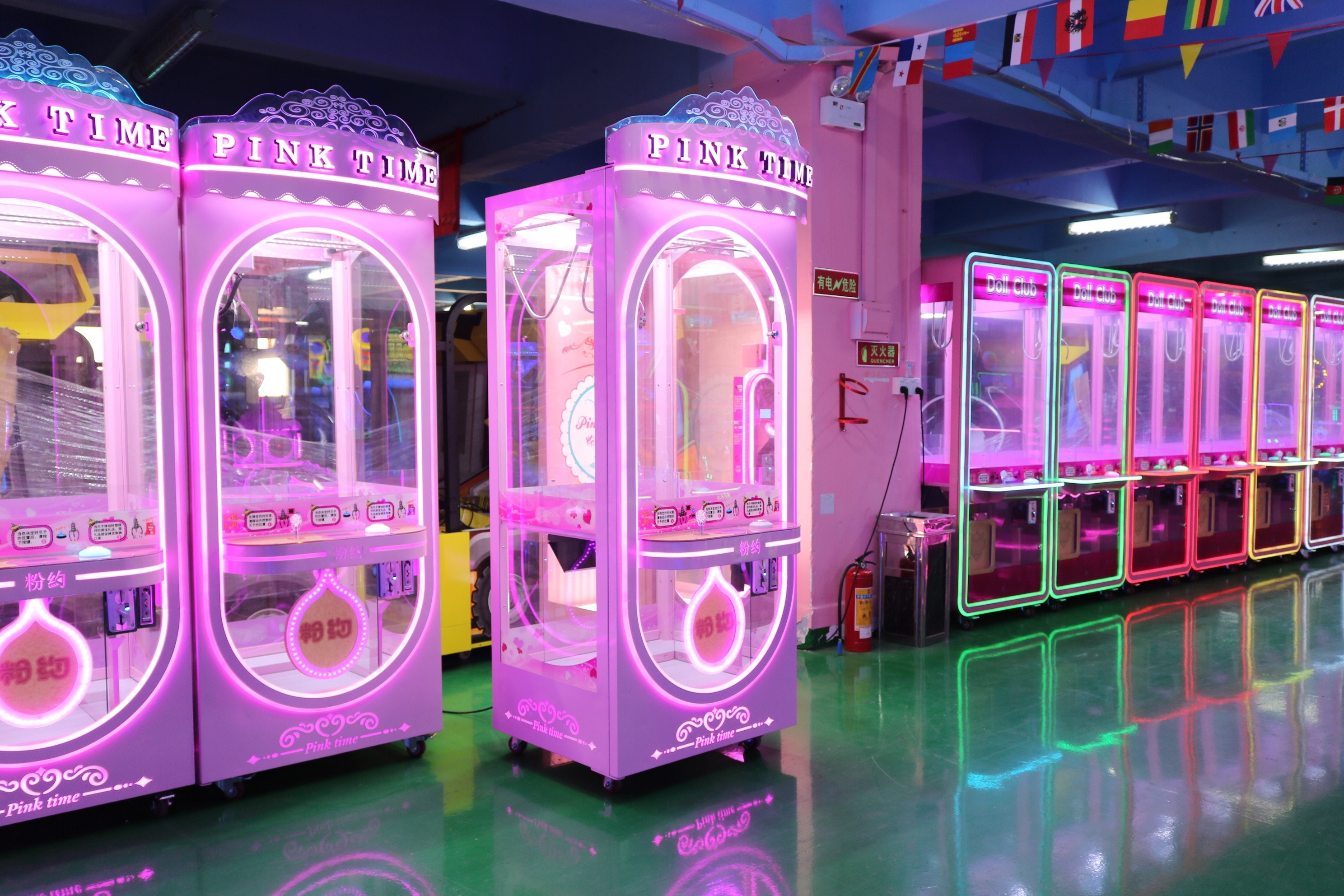 Pink Date Arcade Coin Operated Claw Toy Crane Machine