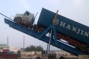 China Hydraulic Truck Loading Platform 400mm Lip Mobile Unloading Ramp on sale