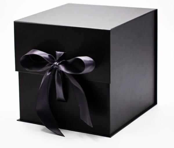 Eco Friendly Cardboard Packing Boxes Foldable Magnetic Closure Gift Box With