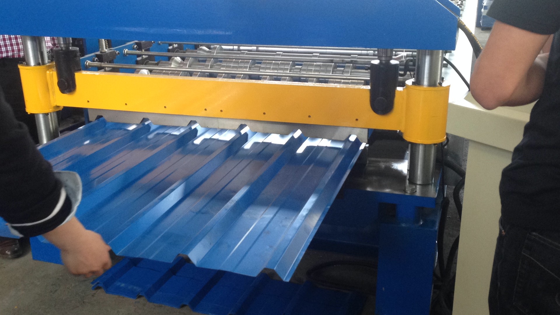 High Efficiency Chain Drive Metal Roofing Roll Forming Machine 5KW