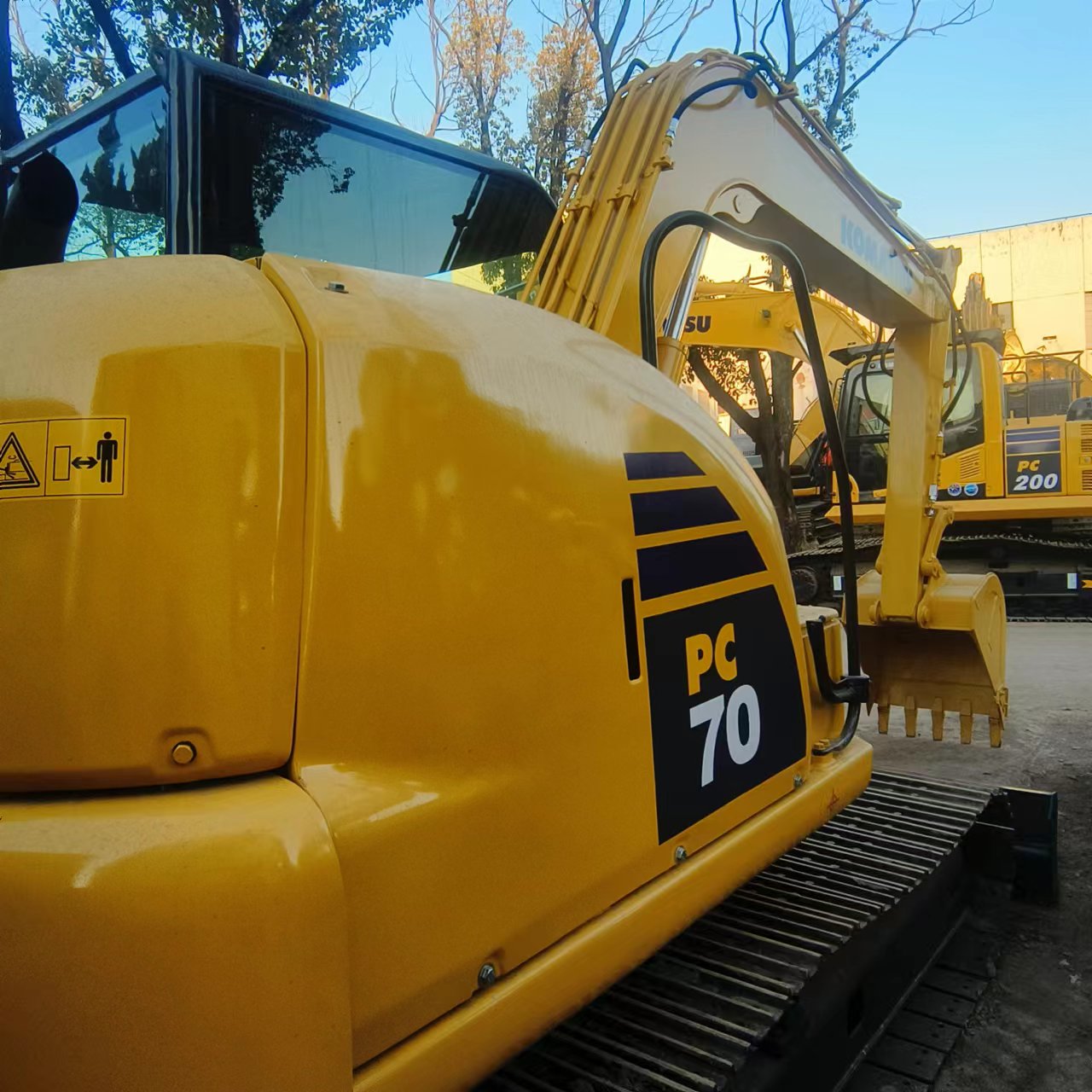 Japan Komatsu PC 70 Excavator with 48.5KW Cummins Engine in Good Condition