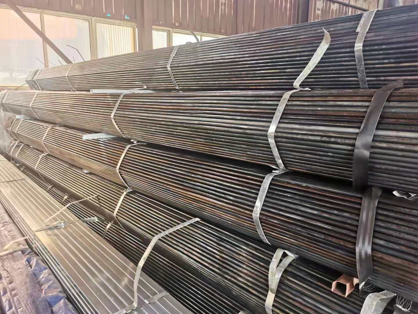 High Frequency Black Welded Steel Pipe Anti Rust Painting For Water / Oil Field