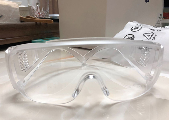 Safety Goggles with Vented Side Shields Clear Eyewear Impact Resistant Anti-Dust Lens Against Liquid