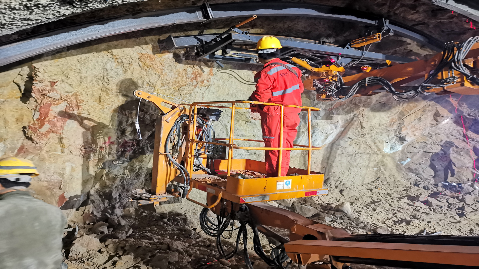 Self Propelled 3 Boom Robotic Arch Install Machine