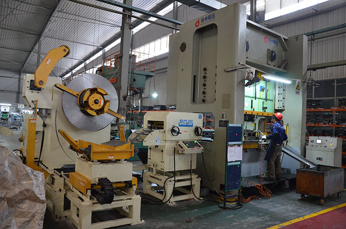 NC servo feeder
