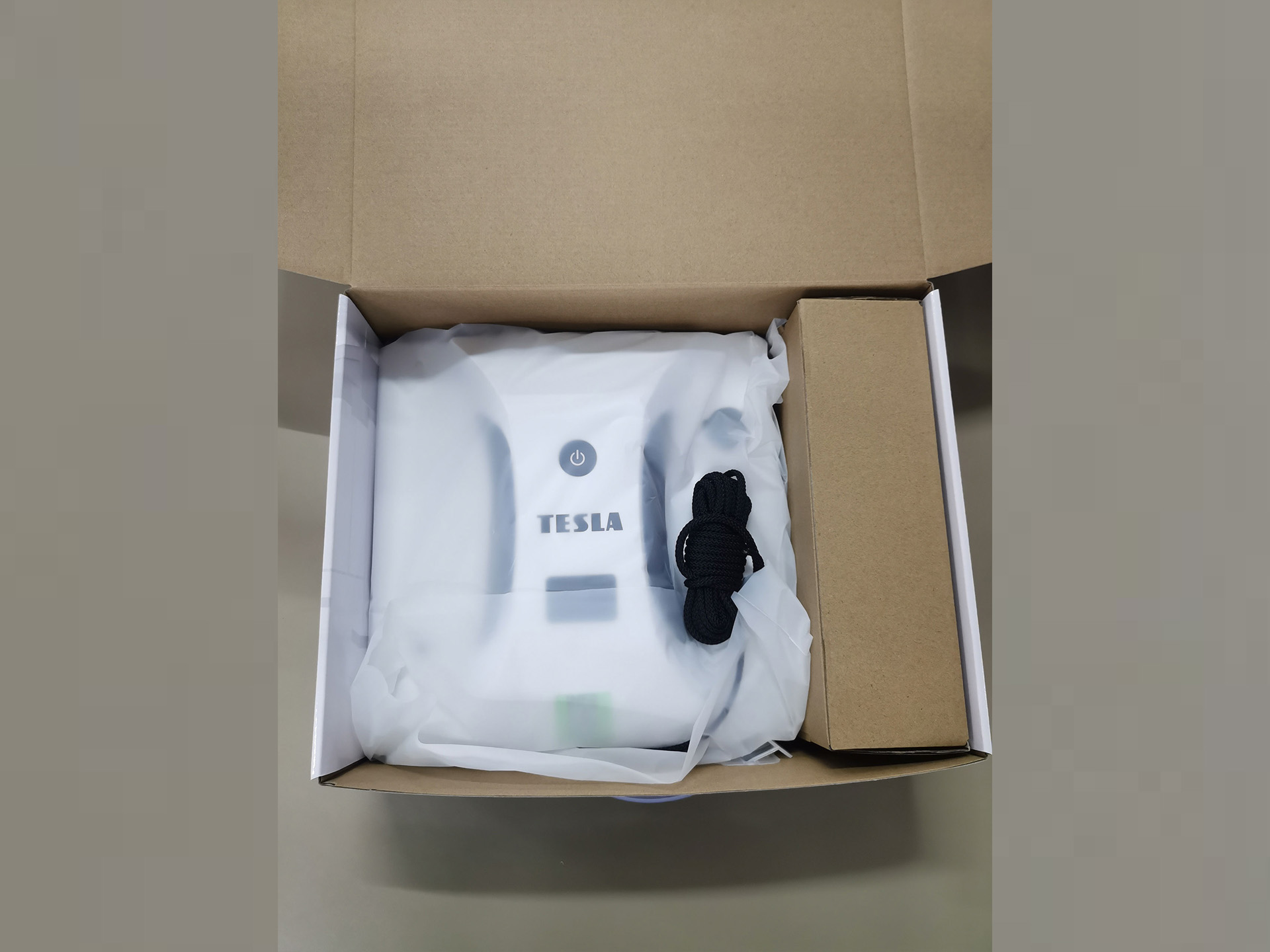 AC110-240V Household Smart Spray Robot Window Washer with Remote Control US Plug Type