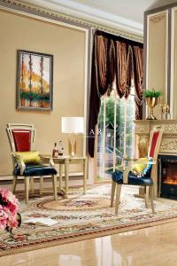 China Luxury Classic Living Room Wooden Frame Leather Antique Leisure Arm Chair wholesale