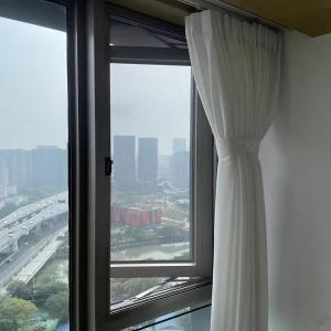 China Pet Proof Fiberglass Gray Mesh Retractable Screen Window Door wholesale
