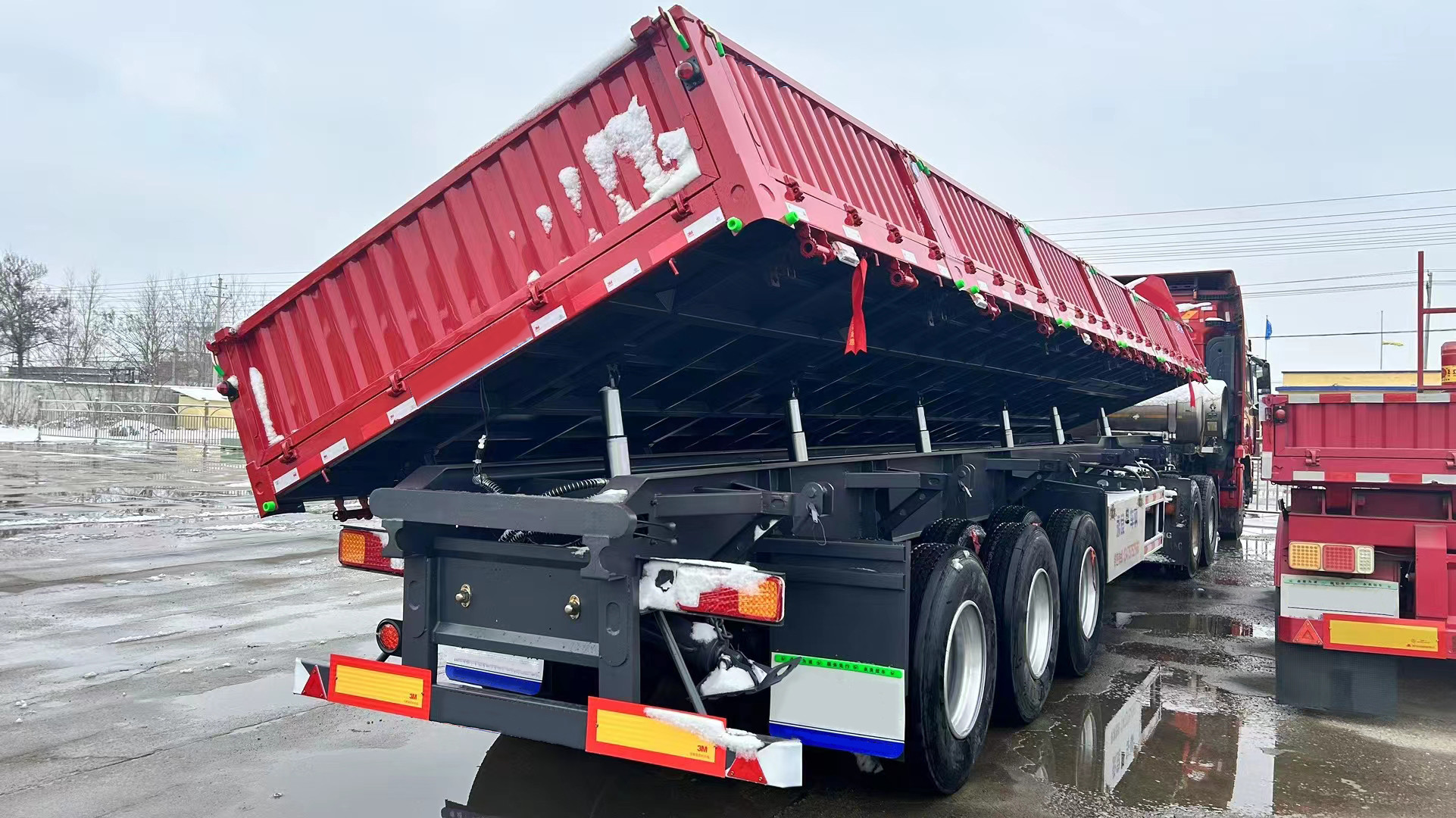 Side Wall Semi Trailer truck With Twist Locks 3 Axles Stake Cargo Trailer