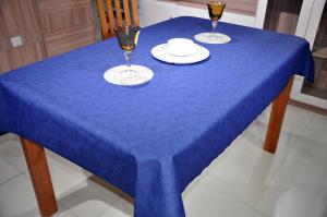China Hang Down 1ply Party Paper Tablecloth Airlaid For Wedding wholesale