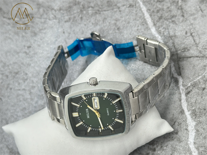 Factory Price Deep Waterproof Simple Style Quartz Watch Stainless Steel Watch For Men