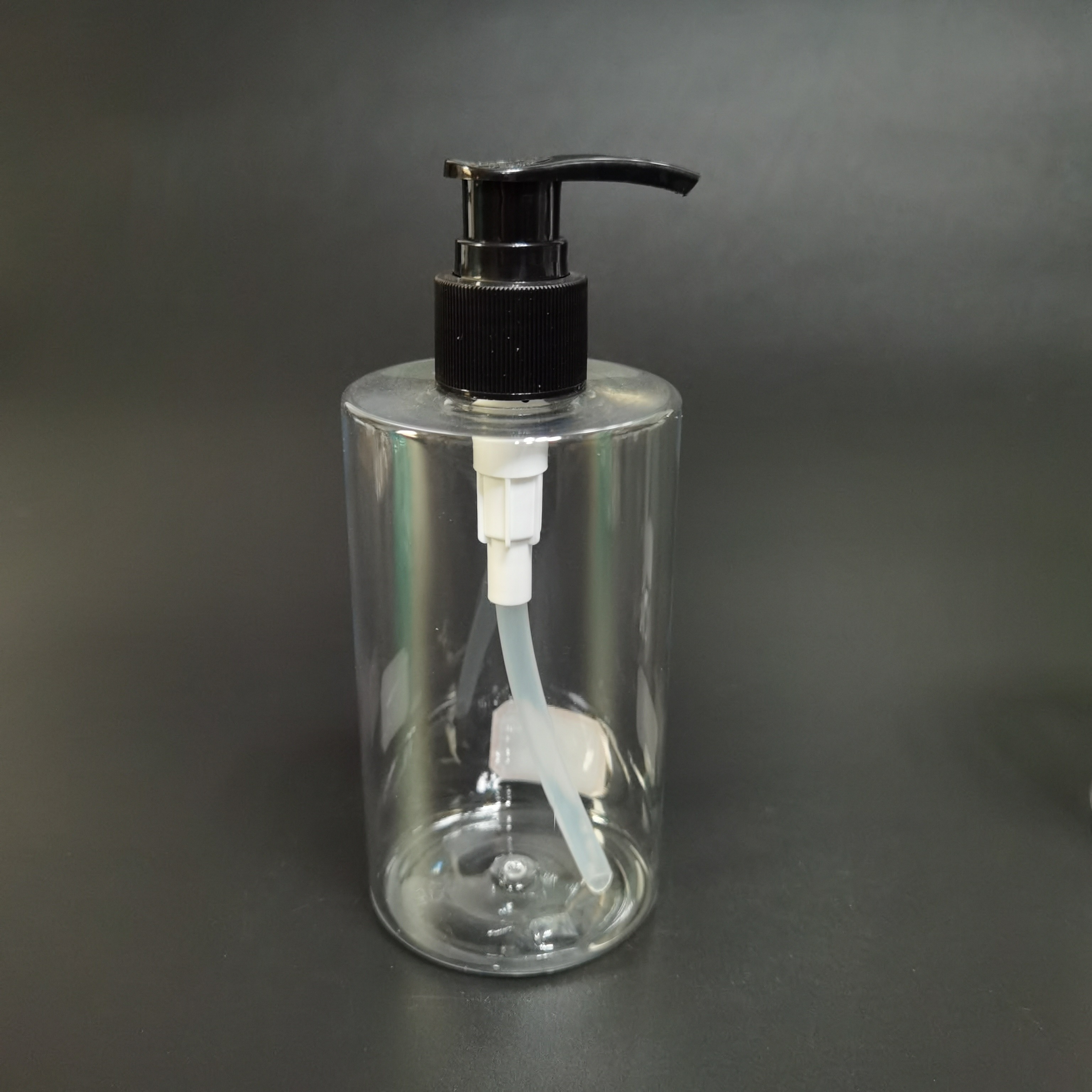 Wholesale Green 300Ml Pet Shower Gel Shampoo Bottle W/ Pump Head Plastic Packaging