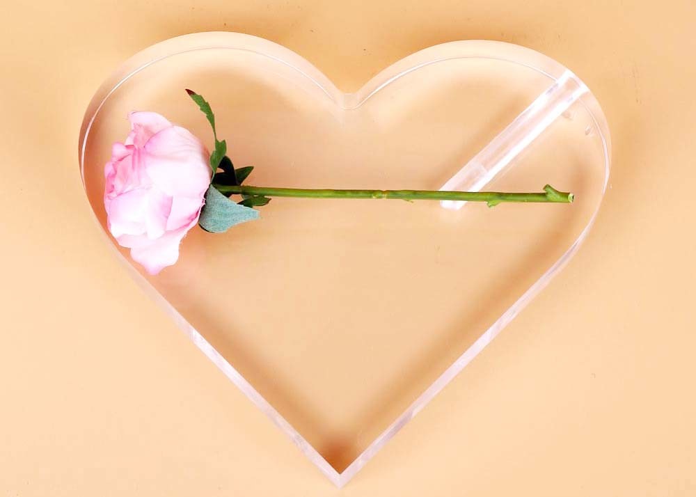 Clear Heart Shape Acrylic Display Stands Roses Love Frame Tabletop Rack For Desktop