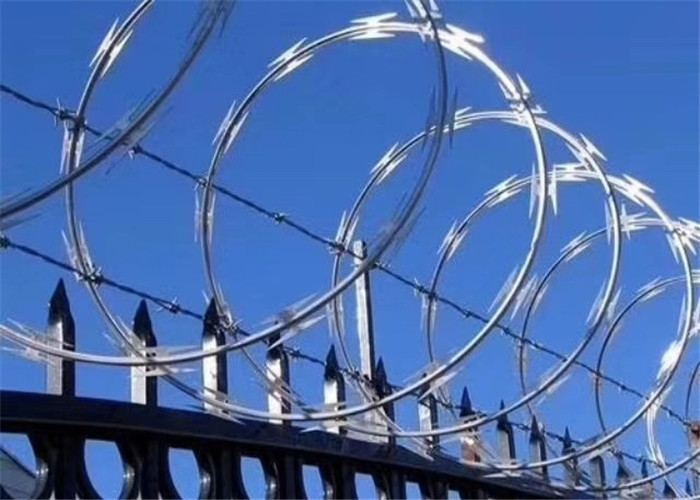 Single Strand Type Barbed Stainless Steel Razor Wire durable Surface Treatment
