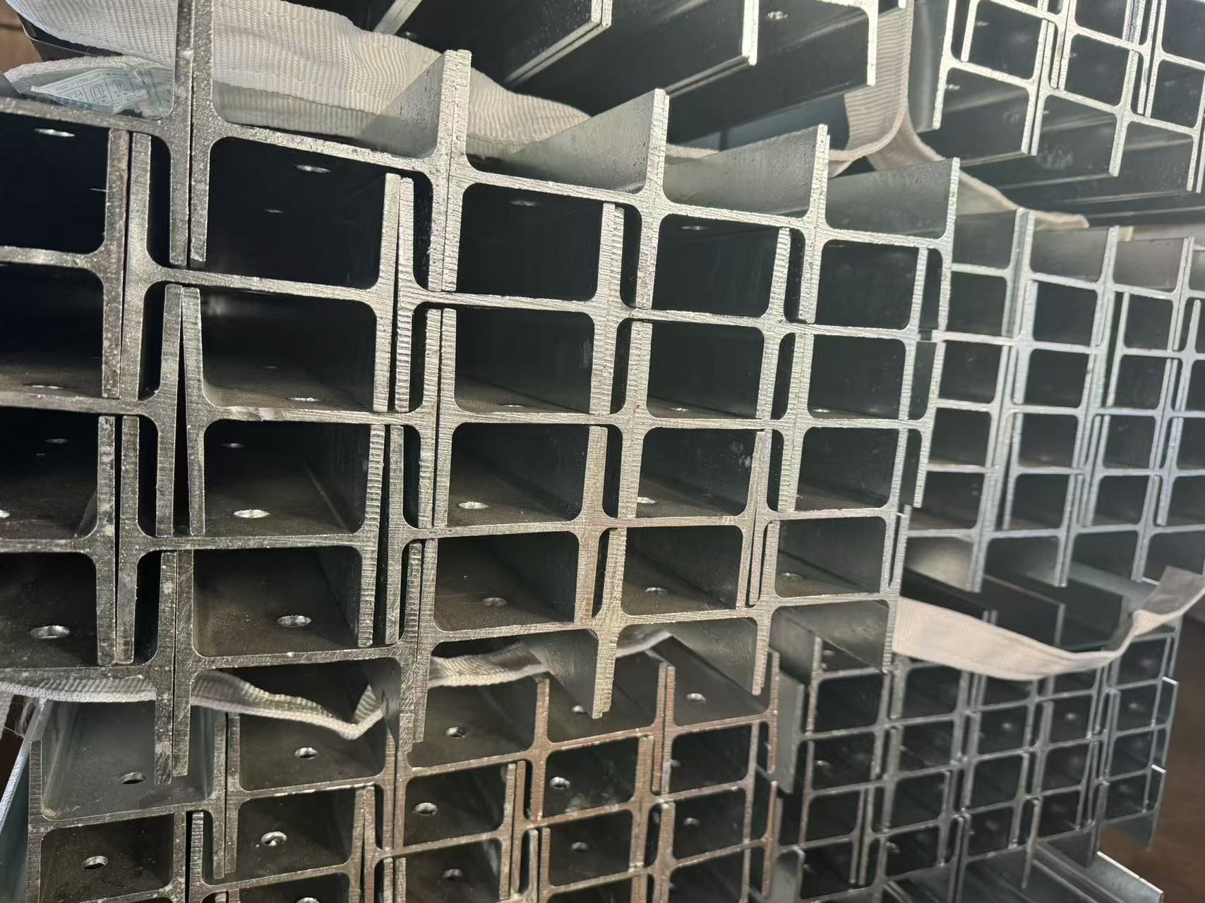 Durable Load Bearing H Steel Beam In Building Projects With Reliable Welding Service