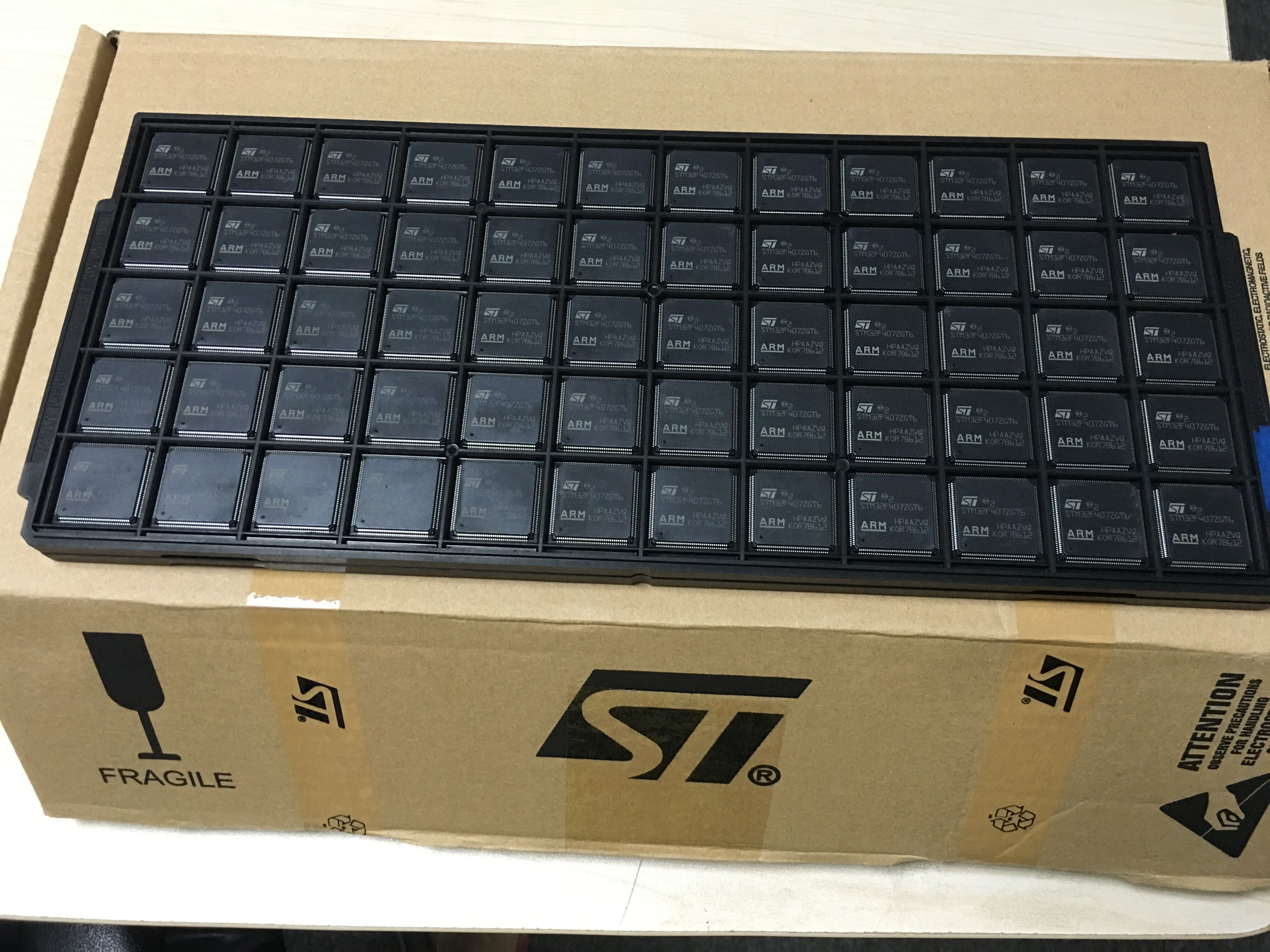 STM32F107VCT6 STMicroelectronics Microcontroller ICs Chip QFP144 Package