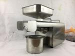 Family Type Food Oil Making Machine , Portable Oil Press Machine For Plant Seeds