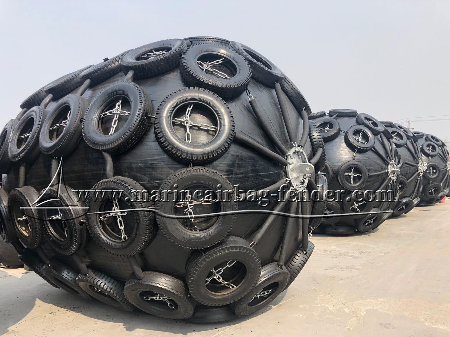 Boat Easy Installation Pneumatic Rubber Fender ISO17357 Standard