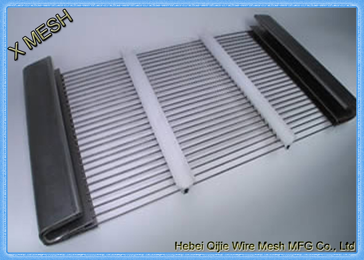 A piece of piano wire screen with two polyurethane sliding bars and U type hooks.