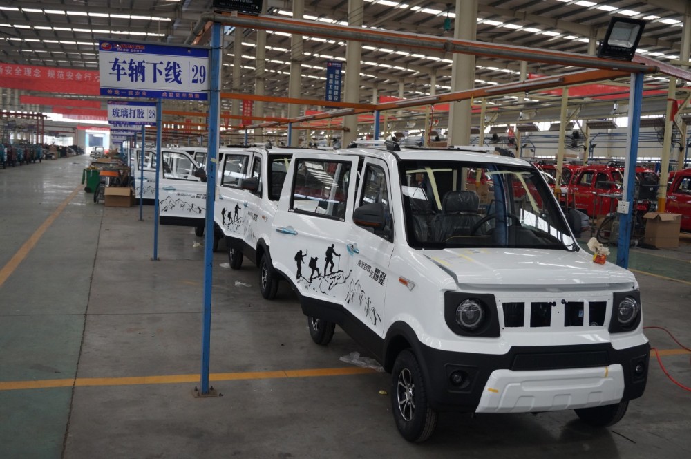 Cars Electric 4 Wheel ElectricVehicle With Air Conditioner Family Used Electric Mini Truck Rickshaw Electric Tricycle