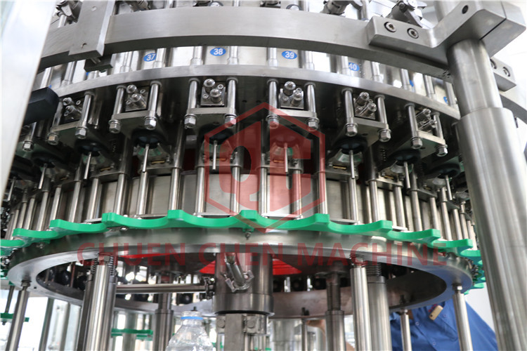 Double Vaccum Plastic Bottle Carbonated Beverage Filler With Counter Pressure Method
