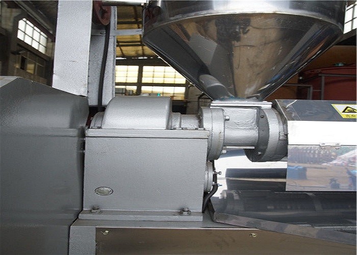 Temperature Control Cooking Oil Pressing Machine , Edible Oil Press Machine 1180kg Weight