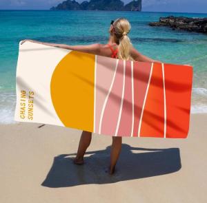 China Customizable Microfiber Pool Towels Easy Carrier Versatile Sandless Beach Towel wholesale