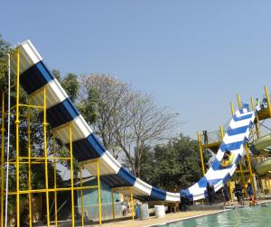 China U Shaped Pendulum Water Park Slide Fiberglass Dp-Pen01 Anti Corrosion wholesale