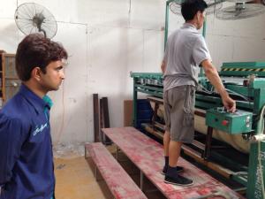 China acrylic bathtub making skills training--customer from India wholesale