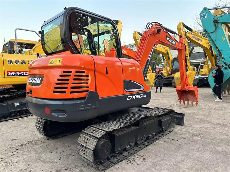 Korean Original Doosan DX60 Excavator in Durable and with Original Hydraulic Cylinder