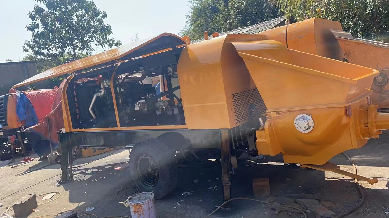 7260×2125×2685 Used Concrete Trailer Pump With Rexroth Kawasaki Oil Pump