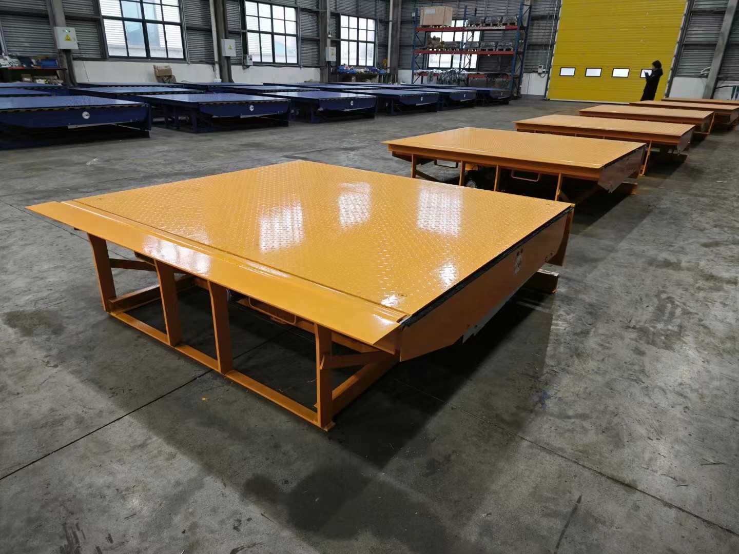 CE-Approved 10ton/15ton/20ton 6′ X8′ Hydraulic Dock Leveler / Loading Bay