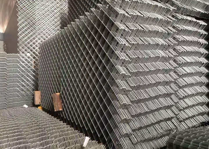 Zinc Coated Cyclone Mesh Fencing 60*60mm Pvc Coated Diamond Mesh