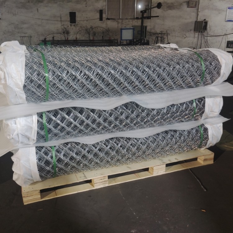 3mm wire diamond wire fencing cyclone wire 50x50mm 60x60mm mesh size chain link mesh fence