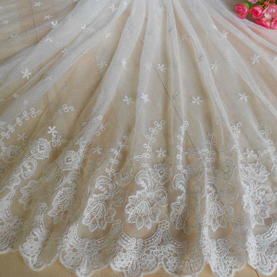 Vintage Symmetrical Floral Nylon Lace Fabric For Wedding Dress With Scalloped