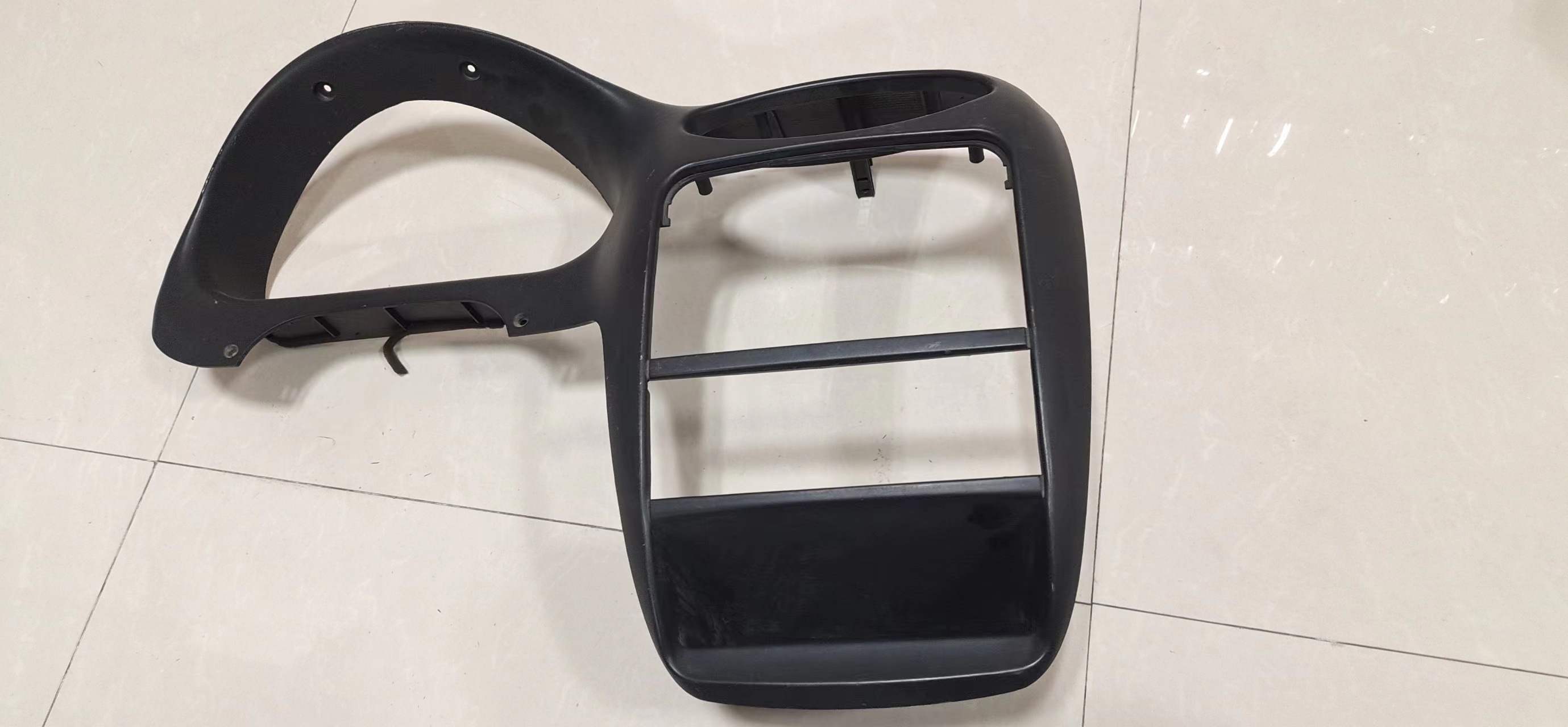 Polish Automotive Plastic Injection Mold for Interior and Exterior Parts Car Mould Maker