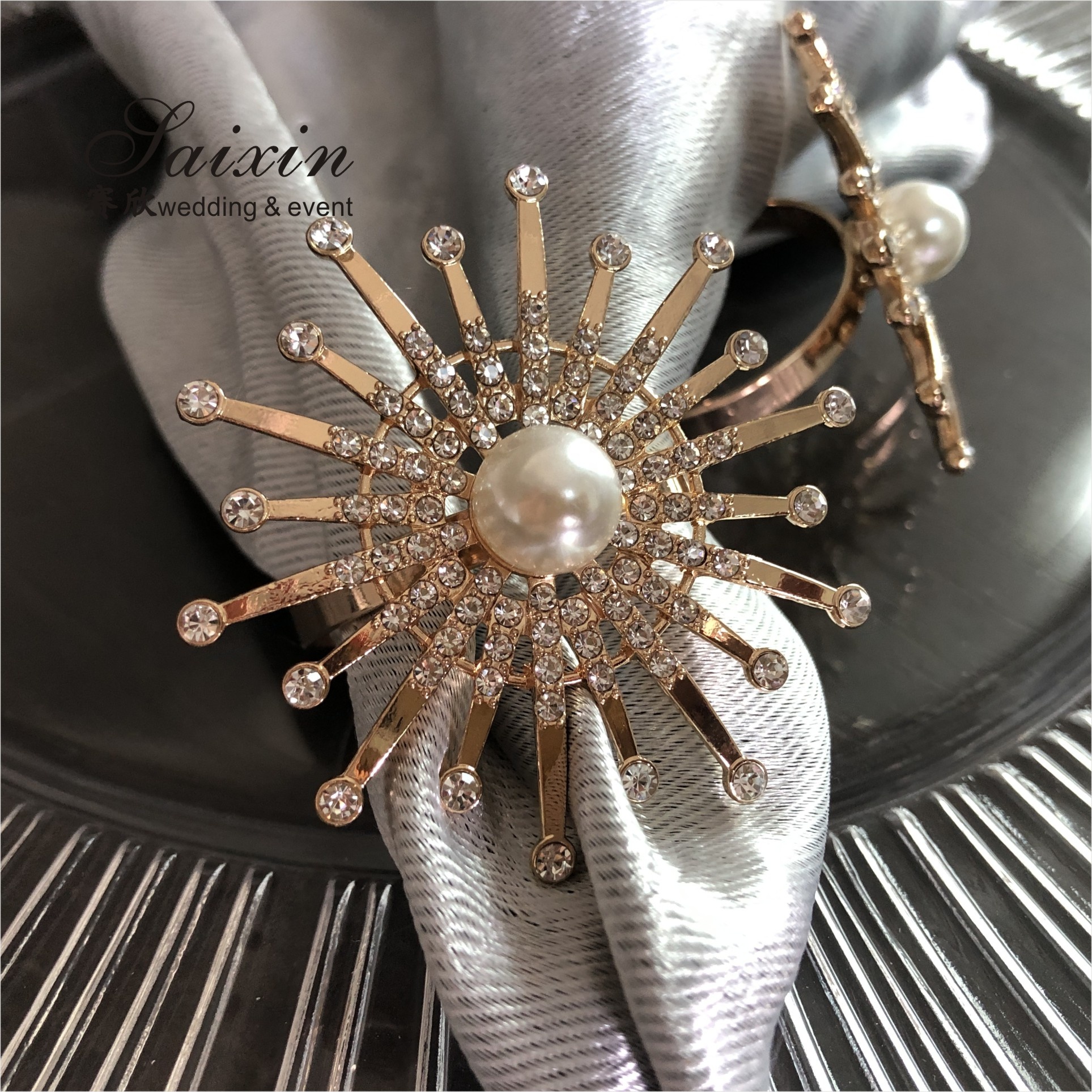 Gold Sparkle Pearl Napkin And Ring Set Diamond For Wedding Dinner Table